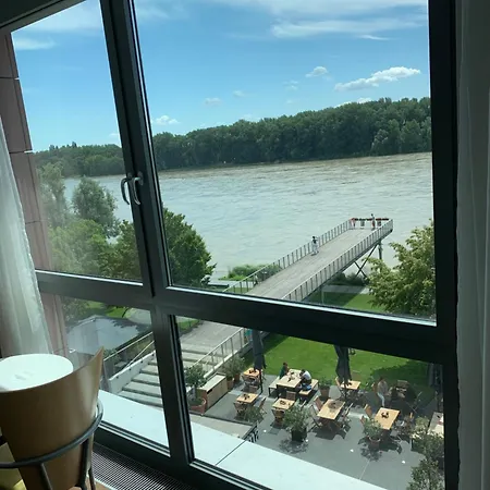 Riverview Eurovea Apartment Апартаменты *